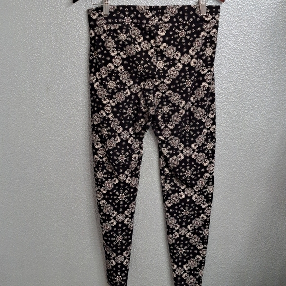 Torrid Women's Floral Pattern Leggings    Size 1 - Picture 5 of 6